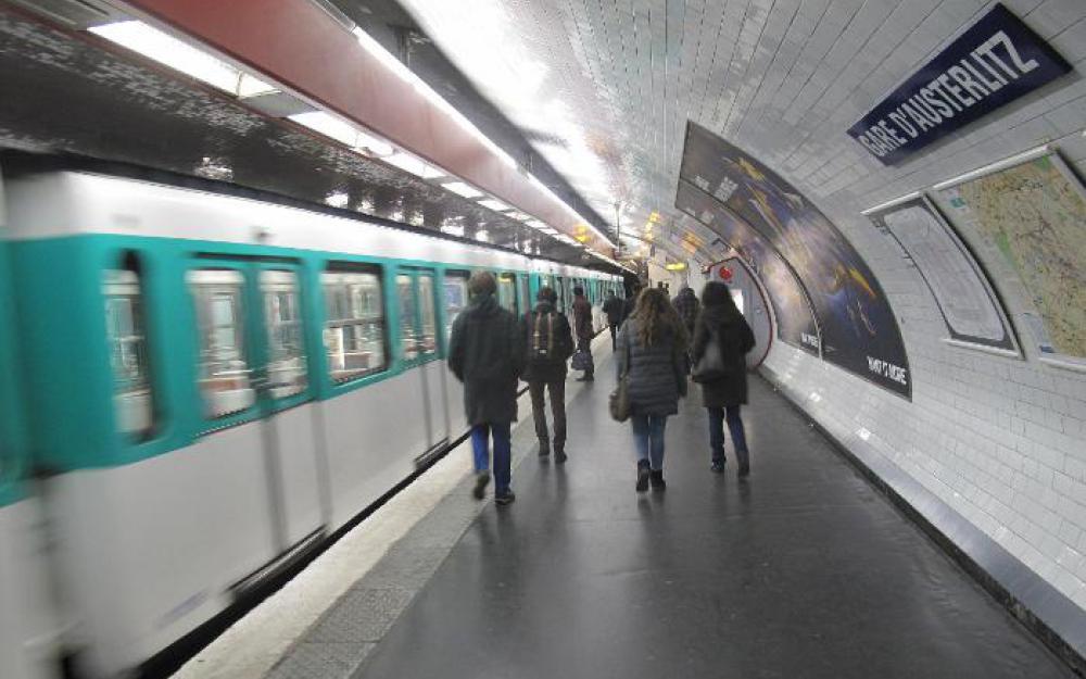 Un dispositif de traitement de l'air testé dans une station de métro à Paris